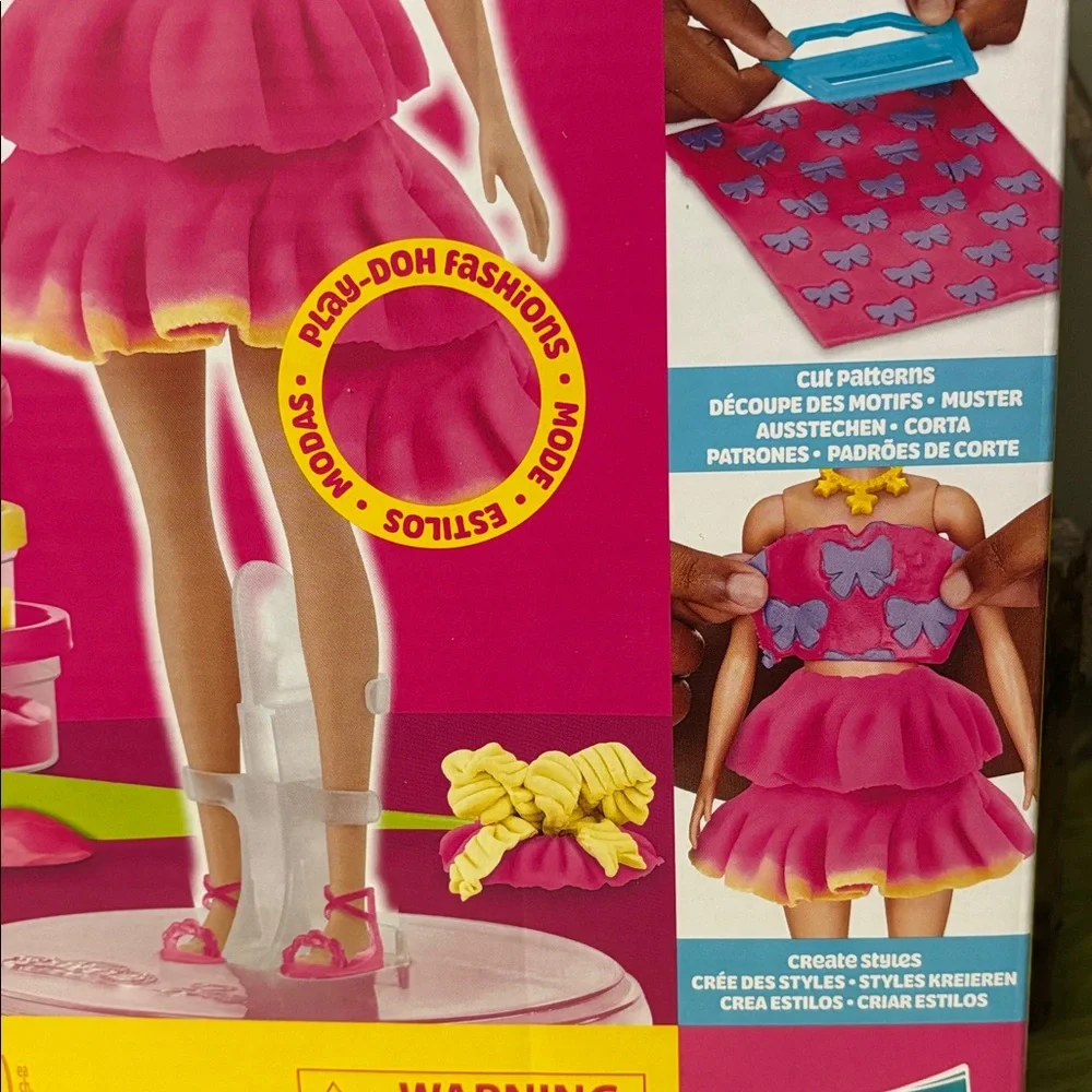 PLAY-DOH Barbie Ruffles & Bows Make Your Own Fashions Set NIB